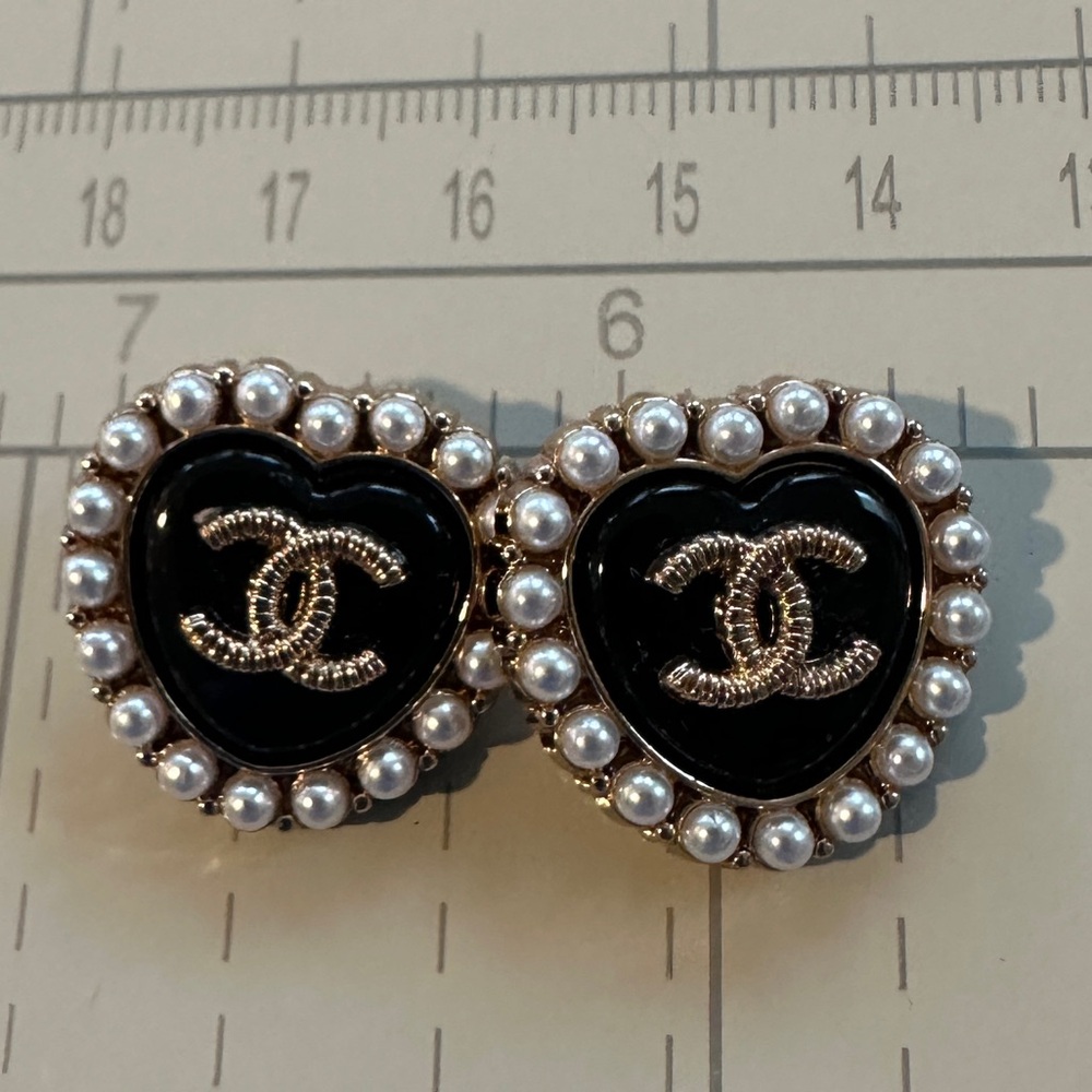 Black Heart Gold Mini Pearl Trim buttons